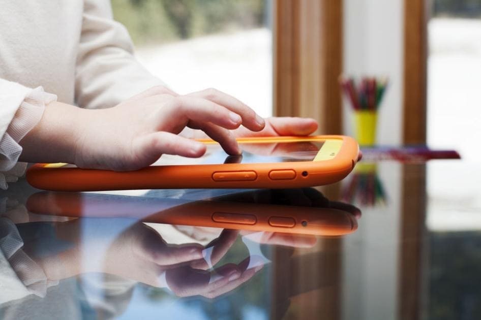 Niños adictos tecnología padres fabricantes